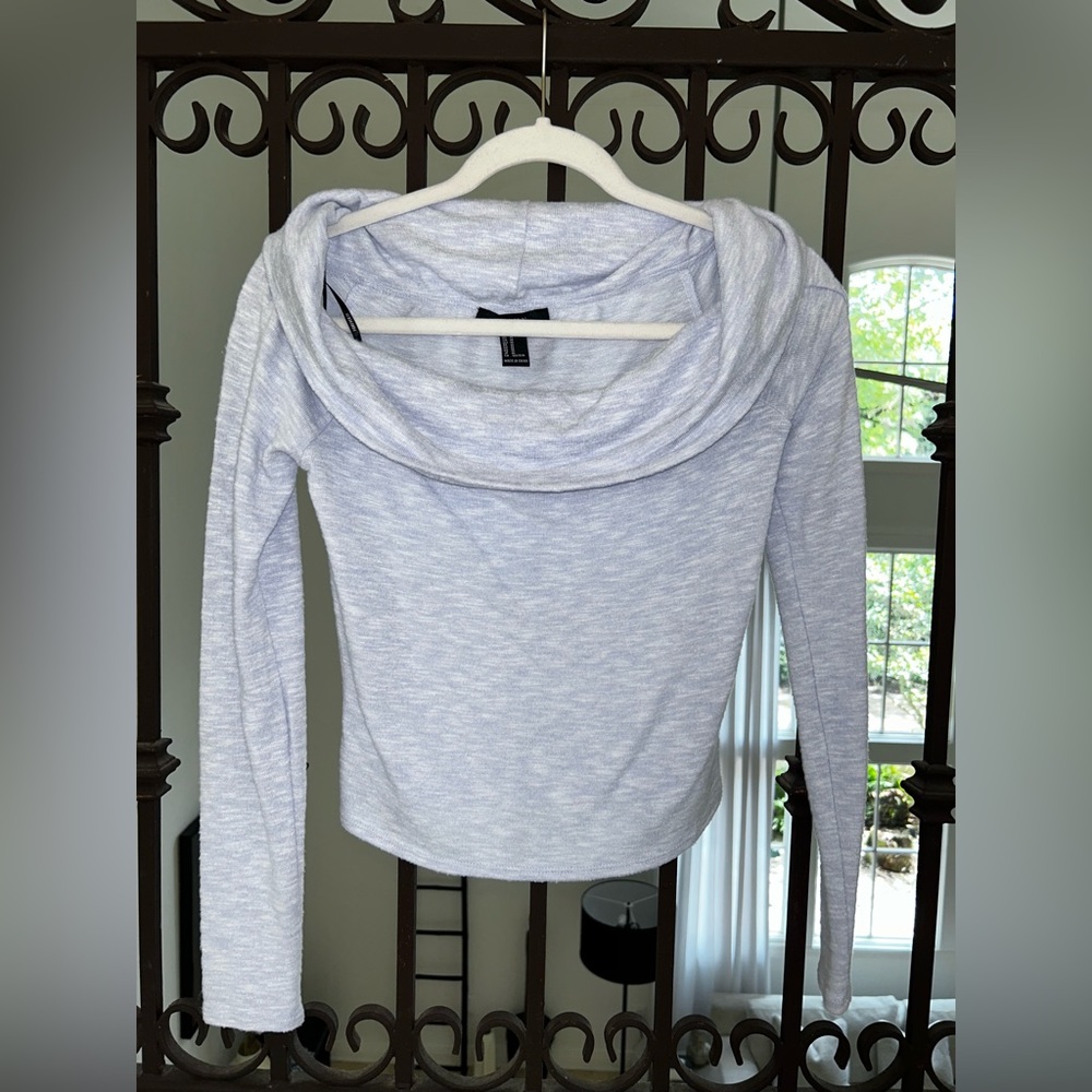 Beautiful on or off the shoulder top